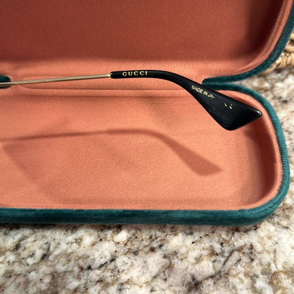 Gucci Sun glasses - Picture 3 of 8